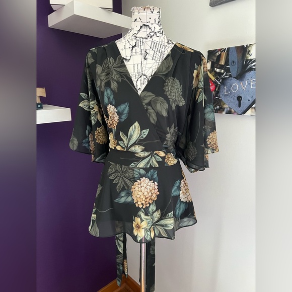 City Chic Floral Blouse with Tie at Waist NWT - Picture 1 of 10